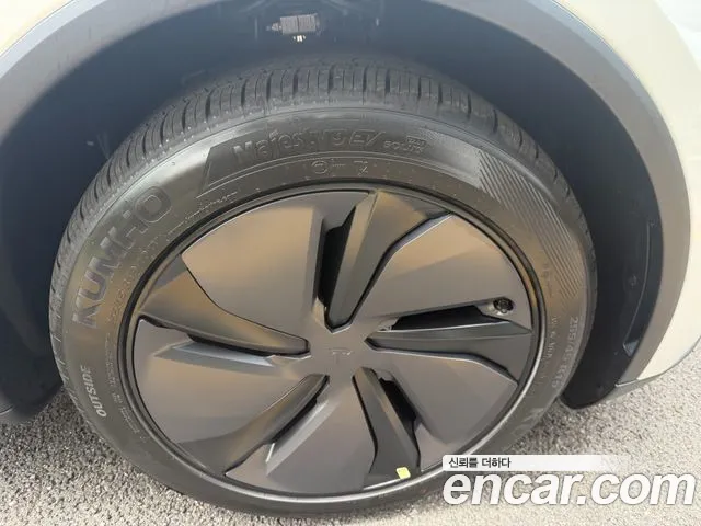 Tesla Model Y — фото 15