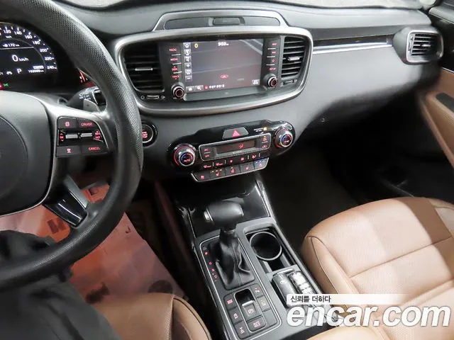 Kia Sorento — фото 11