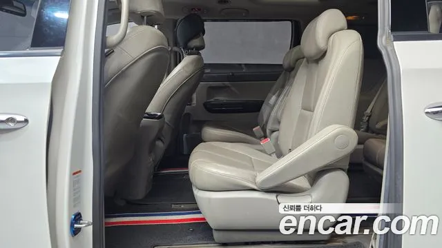 Kia Carnival — фото 11