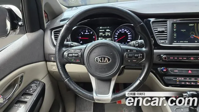 Kia Carnival — фото 13
