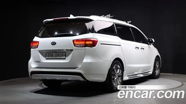 Kia Carnival — фото 2