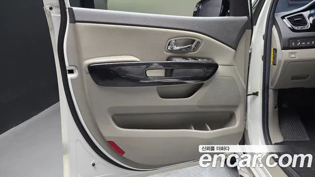 Kia Carnival — фото 24