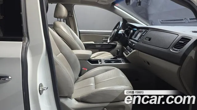Kia Carnival — фото 26