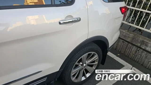 Ford Explorer — фото 18