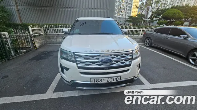 Ford Explorer — фото 10