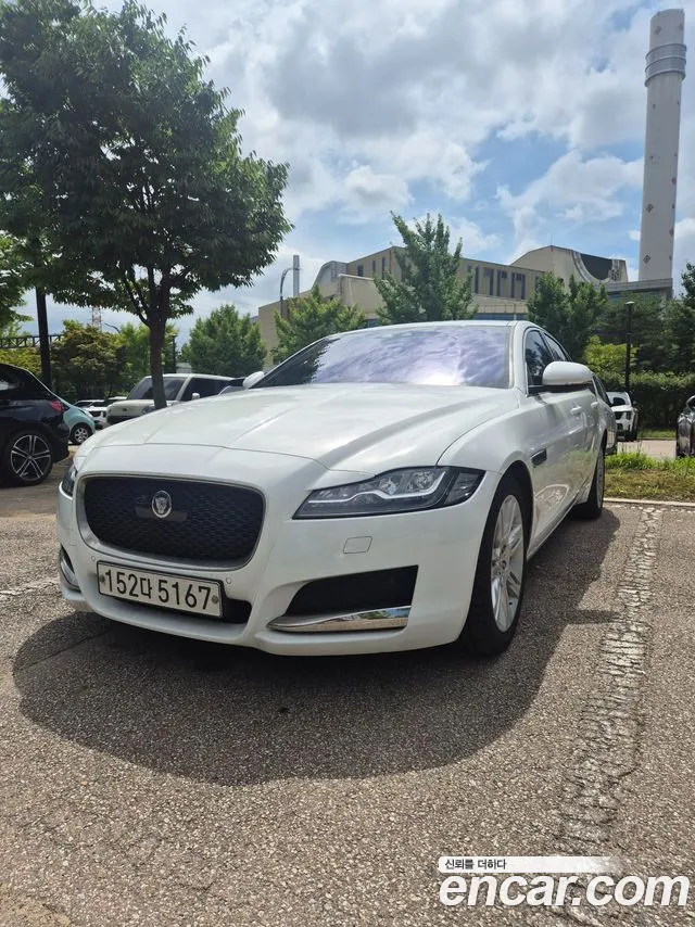 Jaguar XF — фото 11
