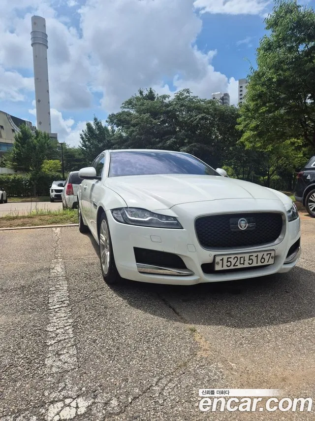 Jaguar XF — фото 12