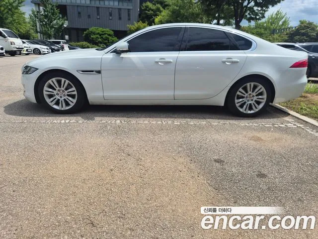 Jaguar XF — фото 13