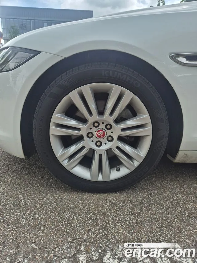 Jaguar XF — фото 2