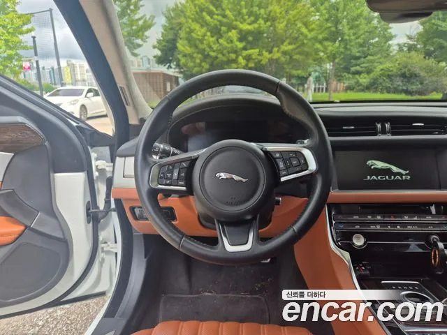 Jaguar XF — фото 3