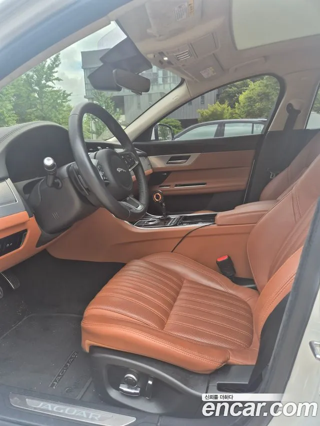 Jaguar XF — фото 4