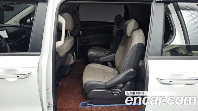 Kia Carnival — фото 12