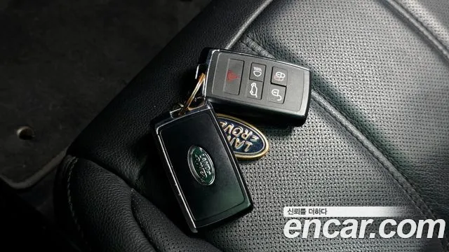 Land Rover Range Rover Evoque — фото 17