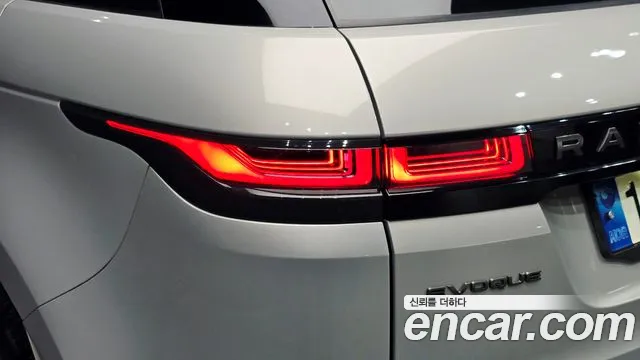 Land Rover Range Rover Evoque — фото 23