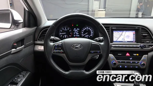 Hyundai Avante — фото 12
