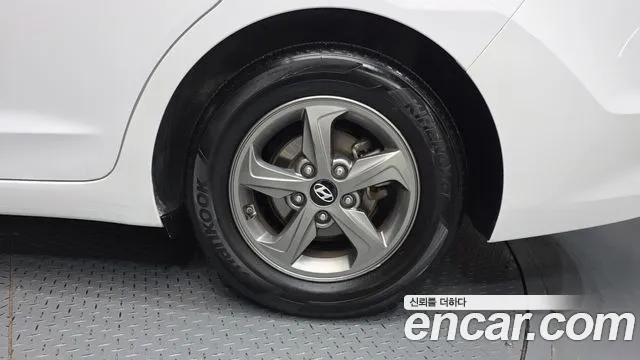 Hyundai Avante — фото 21