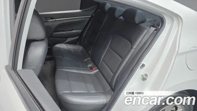 Hyundai Avante — фото 26