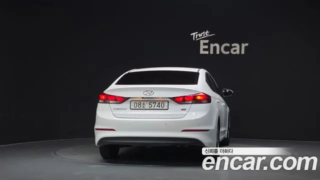 Hyundai Avante — фото 4