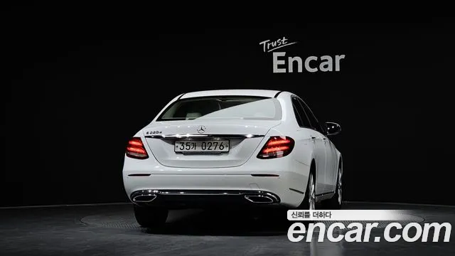 Mercedes-Benz E-Class — фото 4