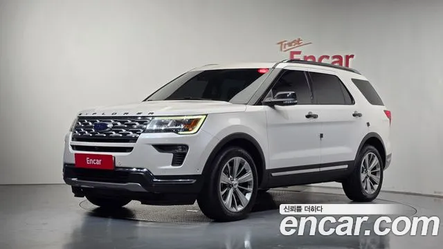 Ford Explorer — фото 1