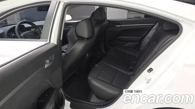 Hyundai Avante — фото 11