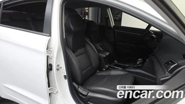 Hyundai Avante — фото 12