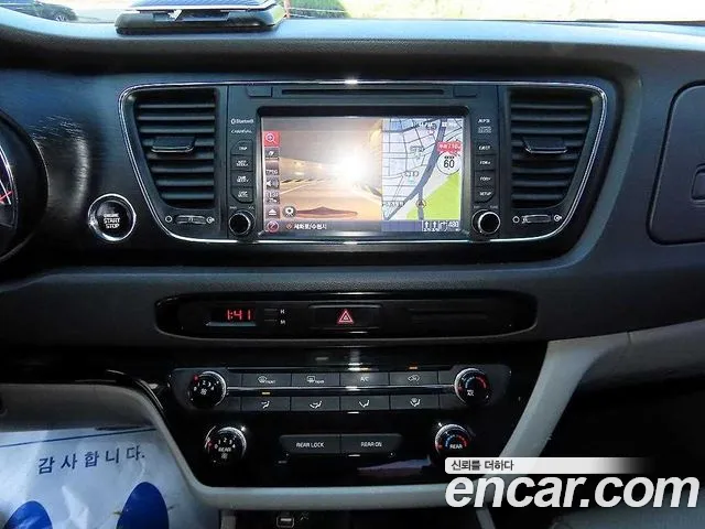 Kia Carnival — фото 13