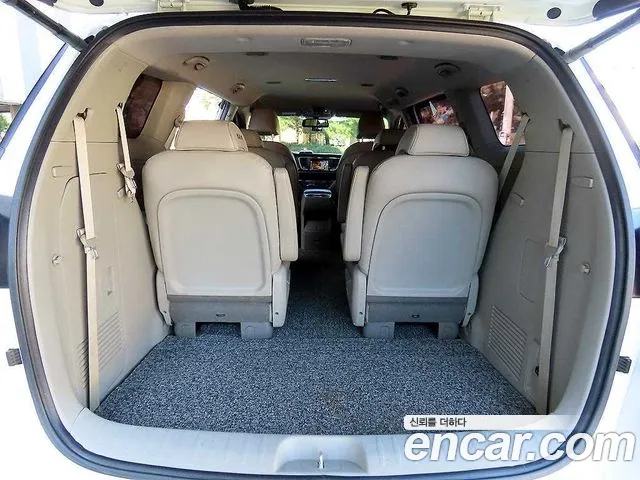 Kia Carnival — фото 17