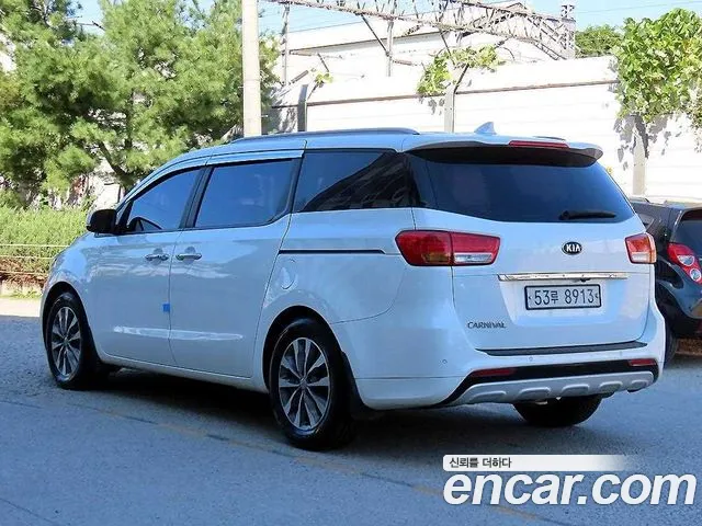 Kia Carnival — фото 3