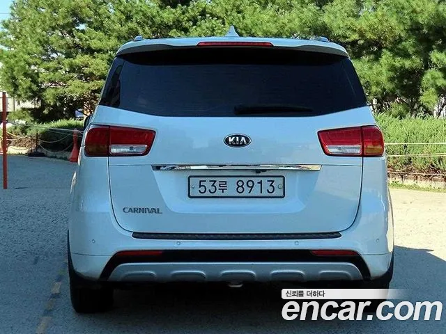 Kia Carnival — фото 4