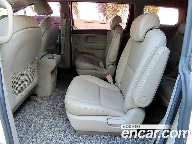Kia Carnival — фото 6