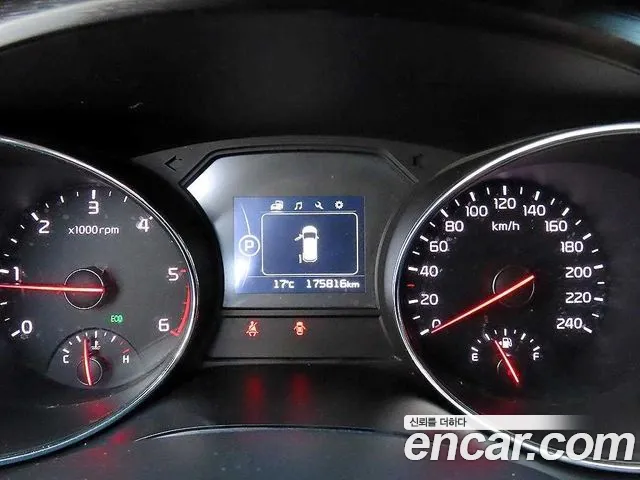Kia Carnival — фото 10