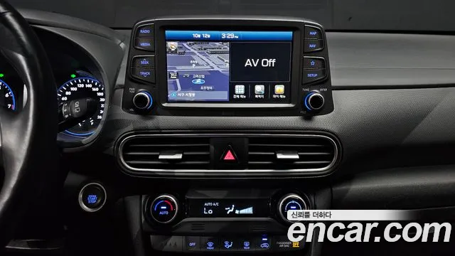 Hyundai Kona — фото 13