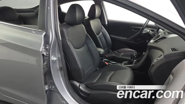 Hyundai Avante — фото 12