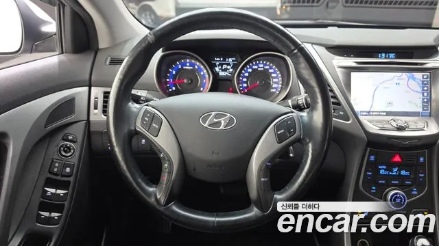 Hyundai Avante — фото 13