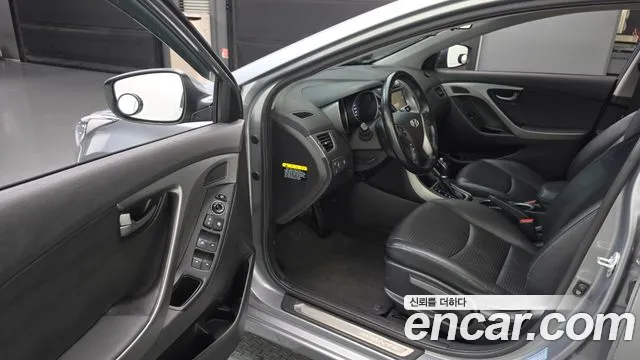Hyundai Avante — фото 10