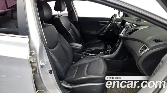 Hyundai Avante — фото 11