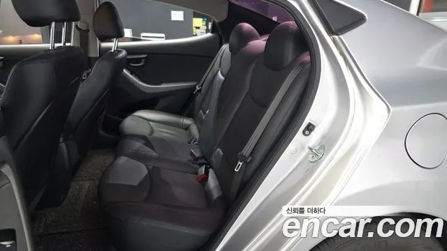 Hyundai Avante — фото 26