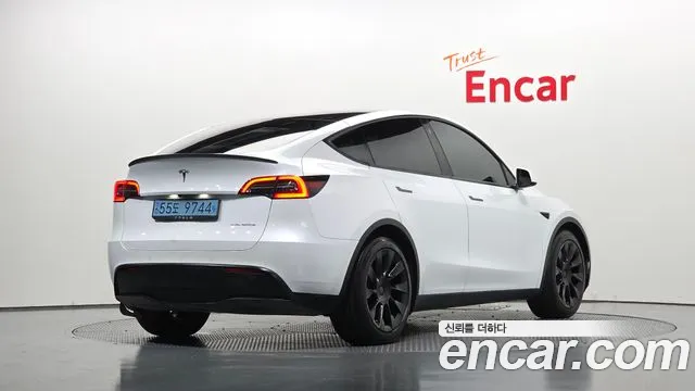 Tesla Model Y — фото 1