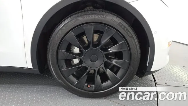 Tesla Model Y — фото 21