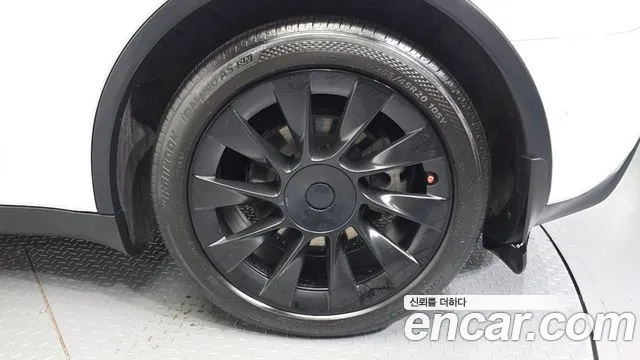 Tesla Model Y — фото 4