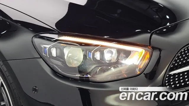 Mercedes-Benz E-Class — фото 22