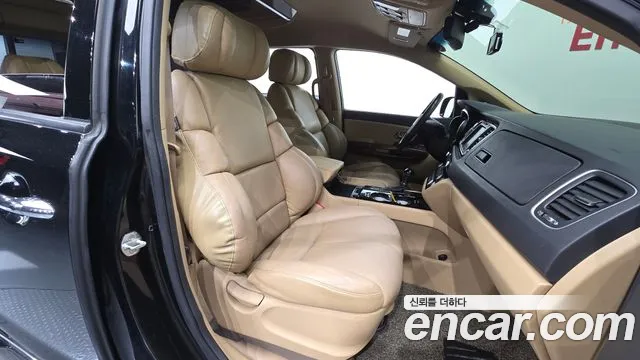 Kia Carnival — фото 13