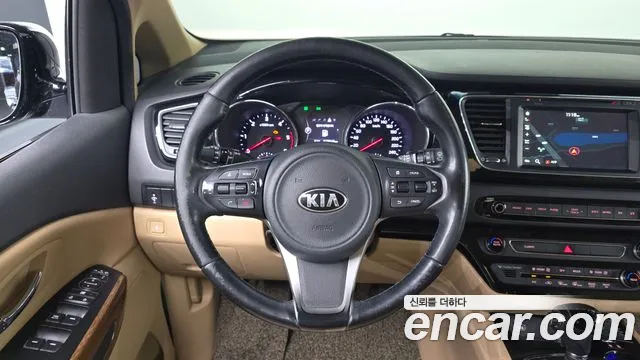 Kia Carnival — фото 14