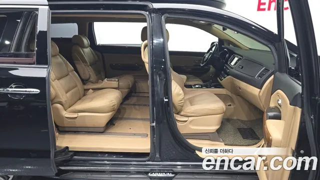 Kia Carnival — фото 26