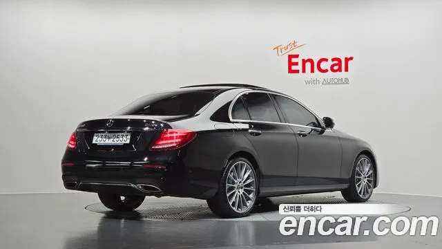 Mercedes-Benz E-Class — фото 1
