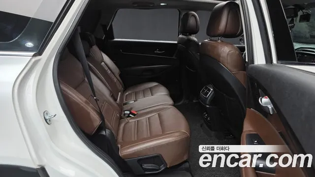 Kia Sorento — фото 12