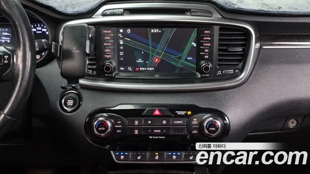 Kia Sorento — фото 14