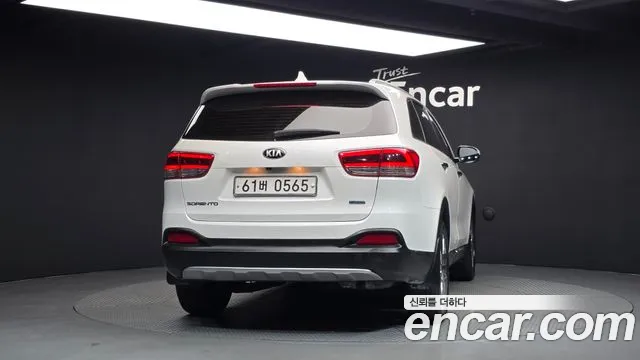 Kia Sorento — фото 4
