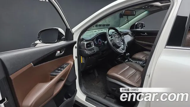 Kia Sorento — фото 10